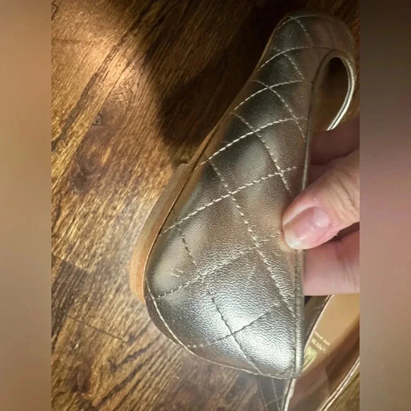 Bruno Magli Flats Ballet Quilted Metallic Leather
Fashion Bianca Sz 37.5/US7 - Picture 7 of 12